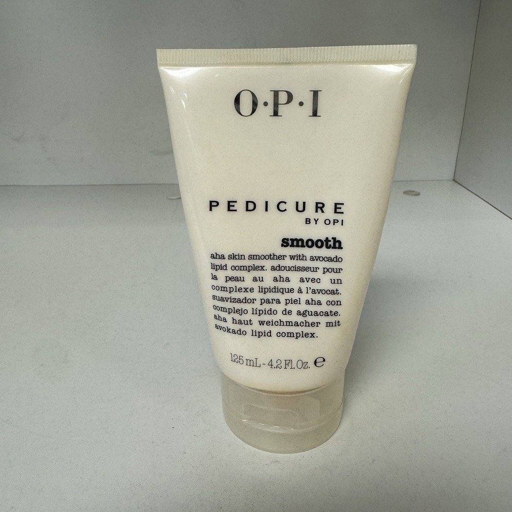 O.P.I Pedicure smooth 4.2 oz smoothing foot cream with Avocado lipid complex